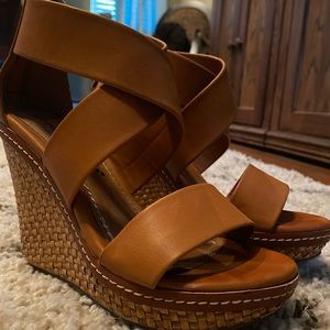 Tan Pierre Dumas Wedges